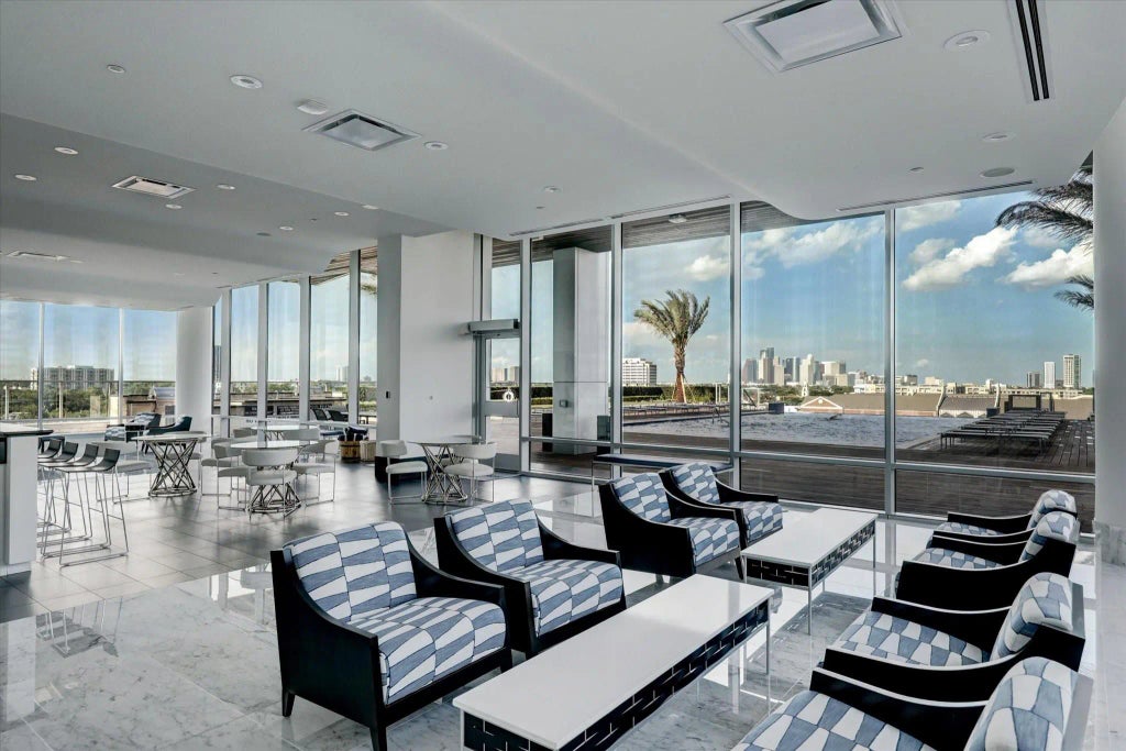 Sky Lounge